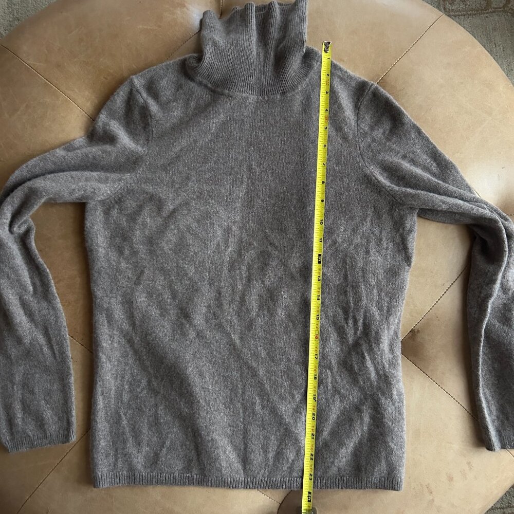 100% Cashmere Turtleneck Sweater Neutral Minimalist Capsule Wardrobe Womens M - Picture 10 of 11